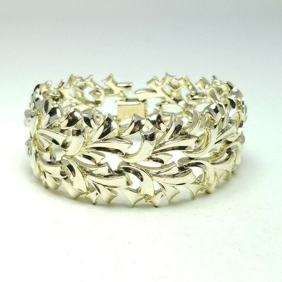 Vintage Coro Pegasus Wide Gold Tone Panel Bangle Bracelet, Stacking Signed - Picture 1 of 6